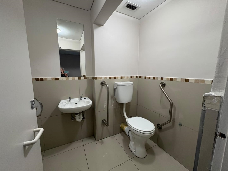 To Let Commercial Property for Rent in Pinelands Western Cape